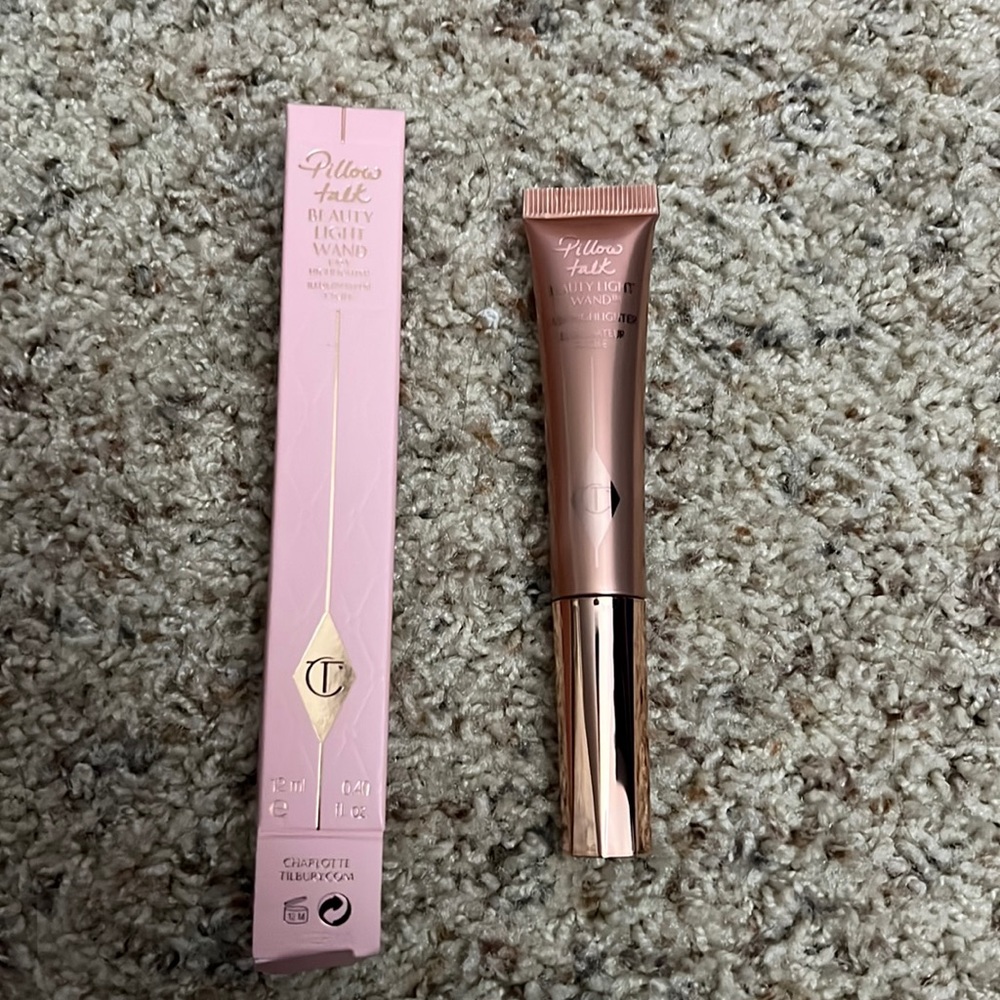 Charlotte Tilbury Beauty Light Wand in Pillow Talk
